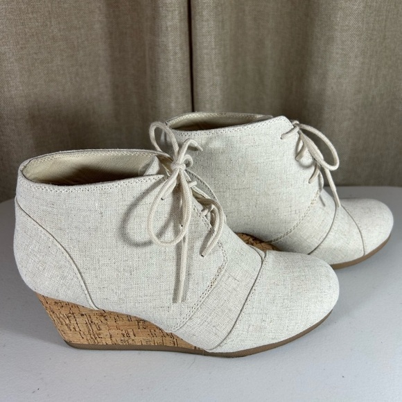 Maurice’s beige linen look wedge heel booties size 8 - Picture 1 of 10